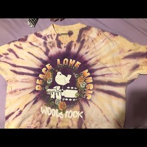 Cropped tye die Woodstock shirt!